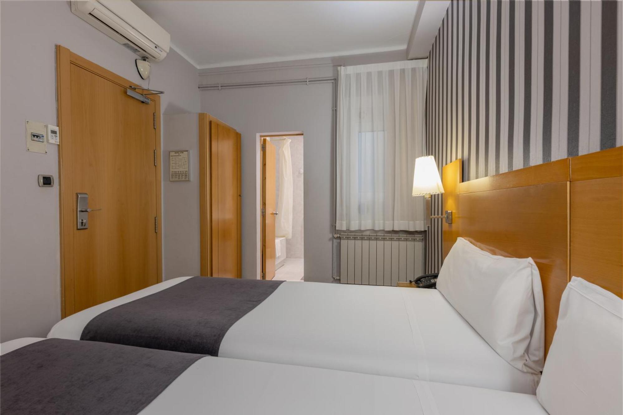 Hotel Lyon Barcelona Exteriör bild