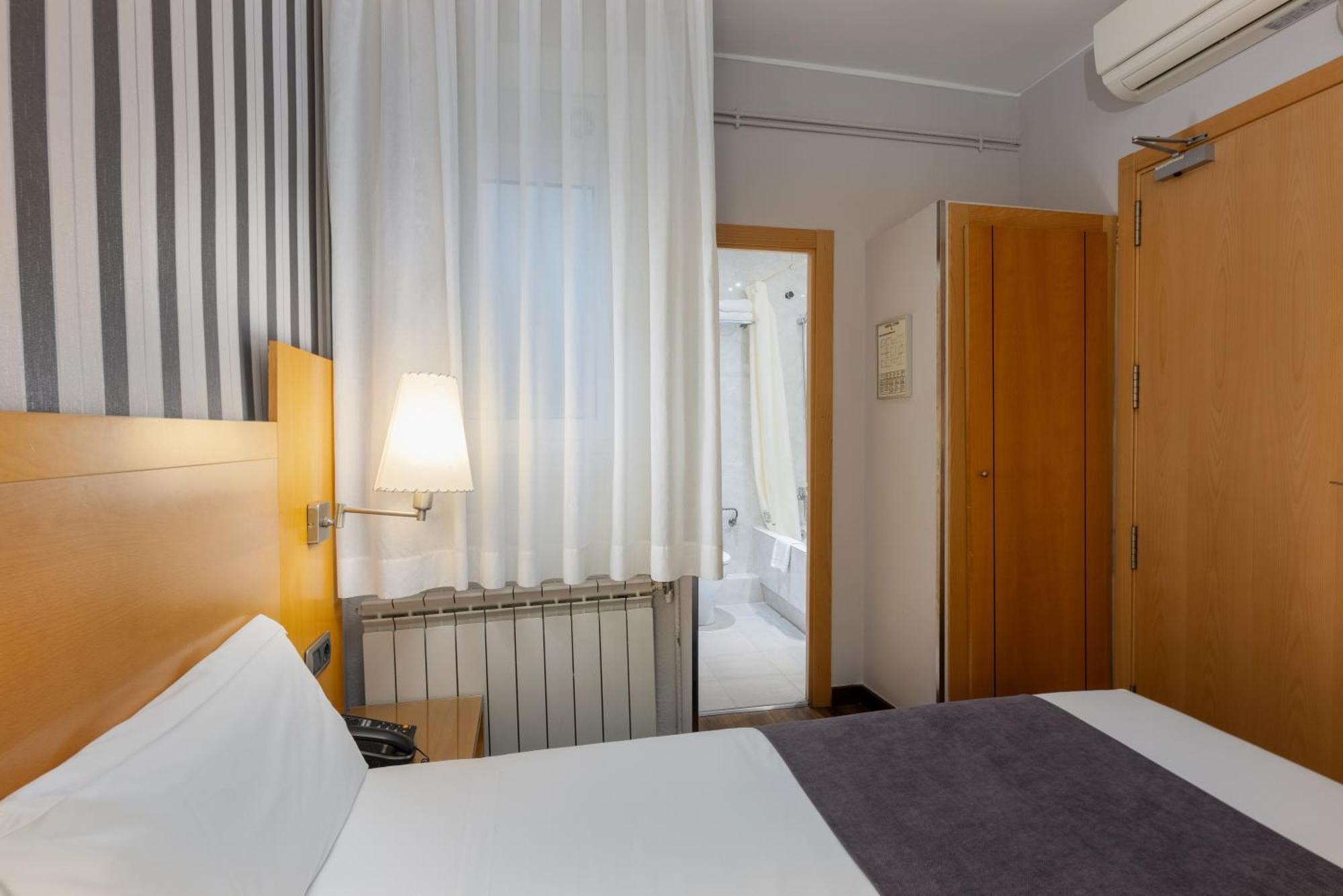 Hotel Lyon Barcelona Exteriör bild