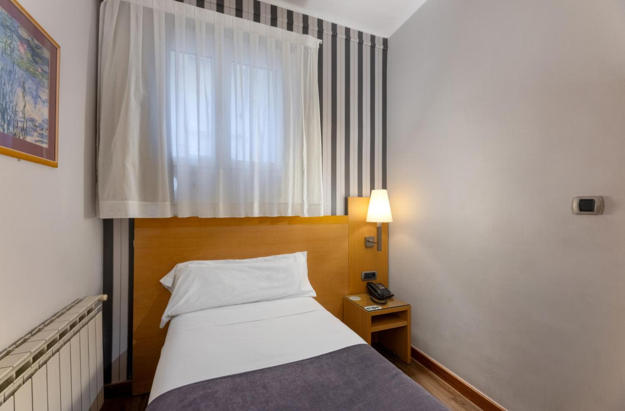 Hotel Lyon Barcelona Exteriör bild