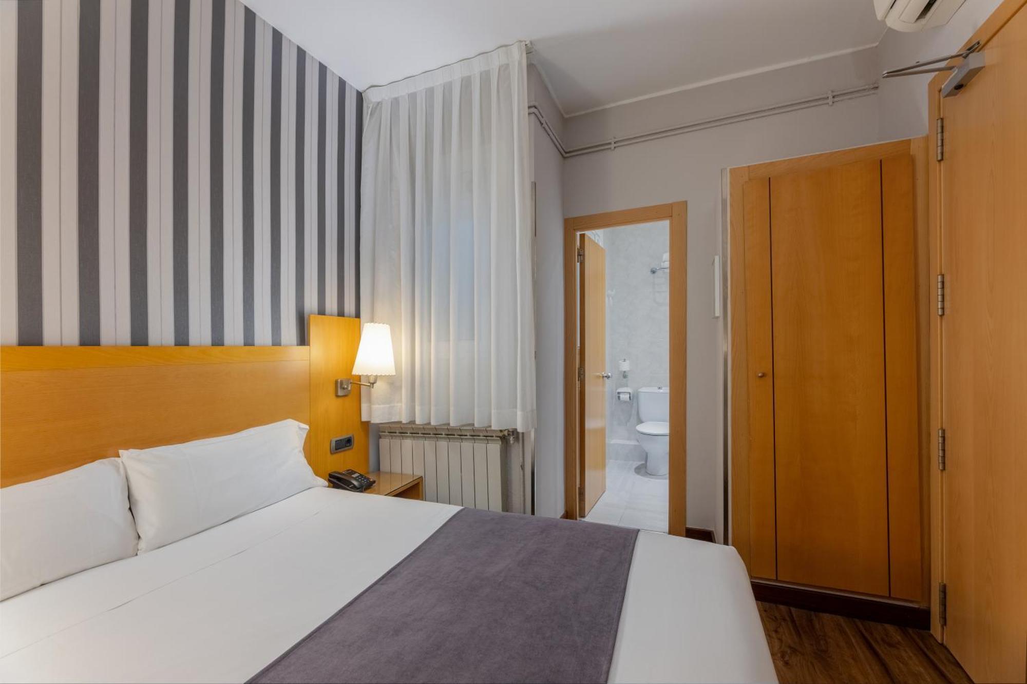 Hotel Lyon Barcelona Exteriör bild
